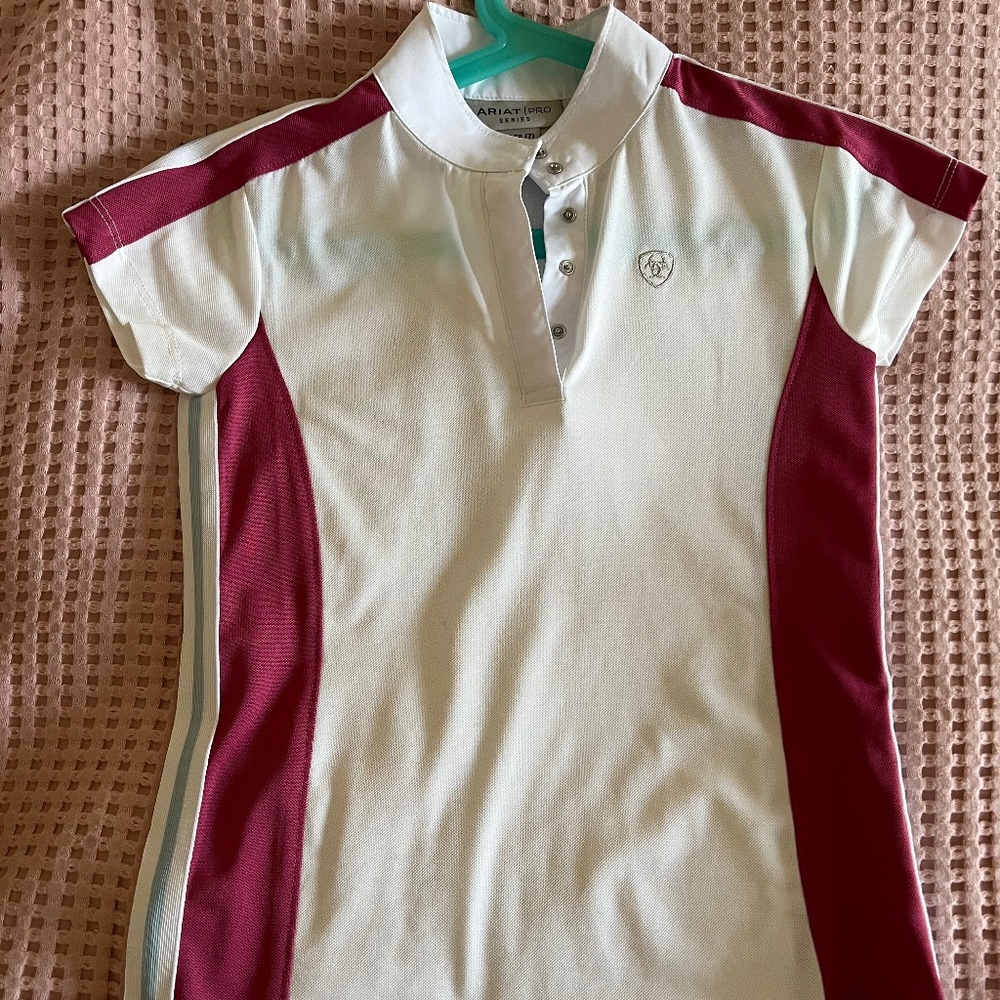 Ariat show T-shirt size xs(7)